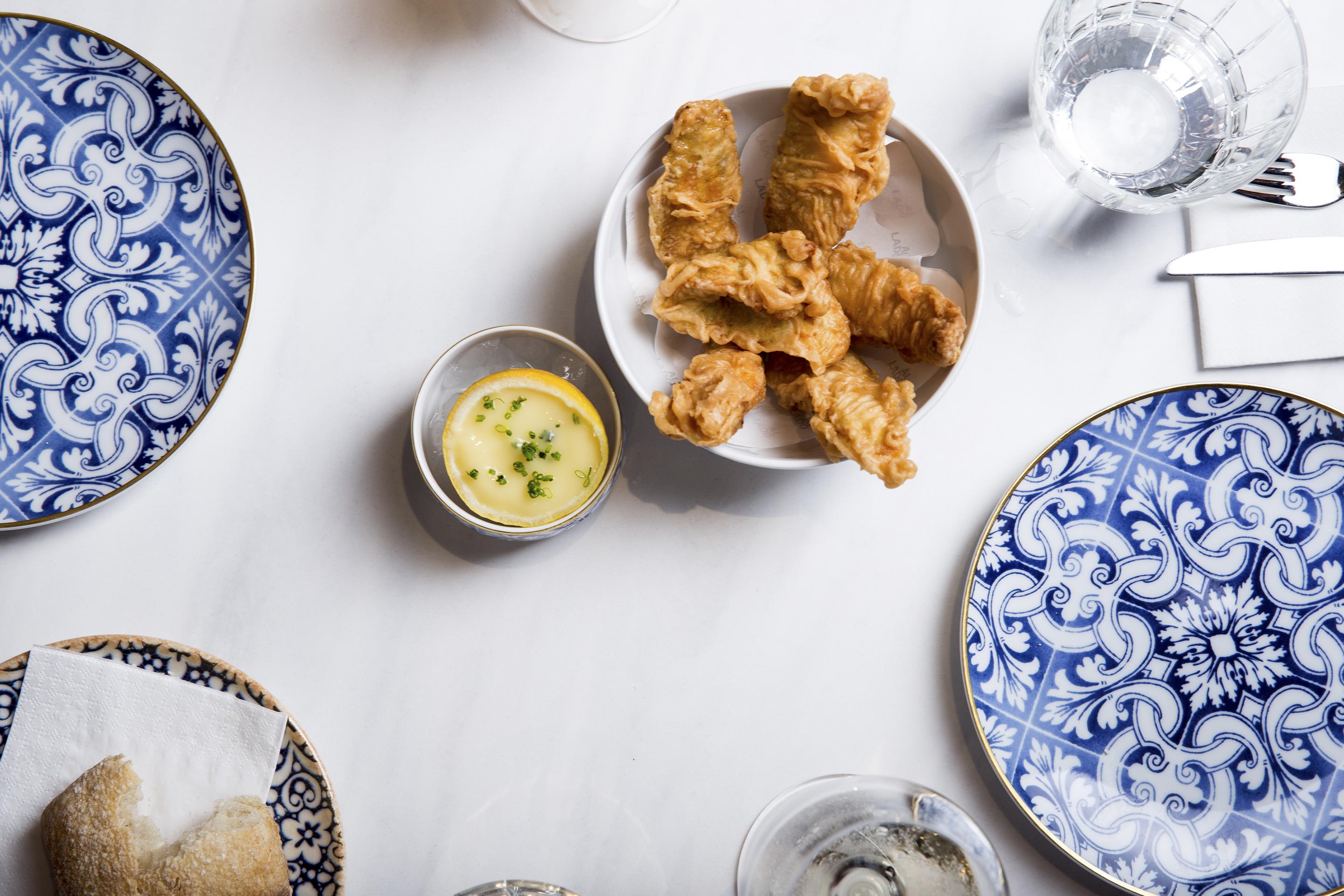 默瑟尔eme教堂酒店 塞维利亚 外观 照片 Fried chicken at the restaurant