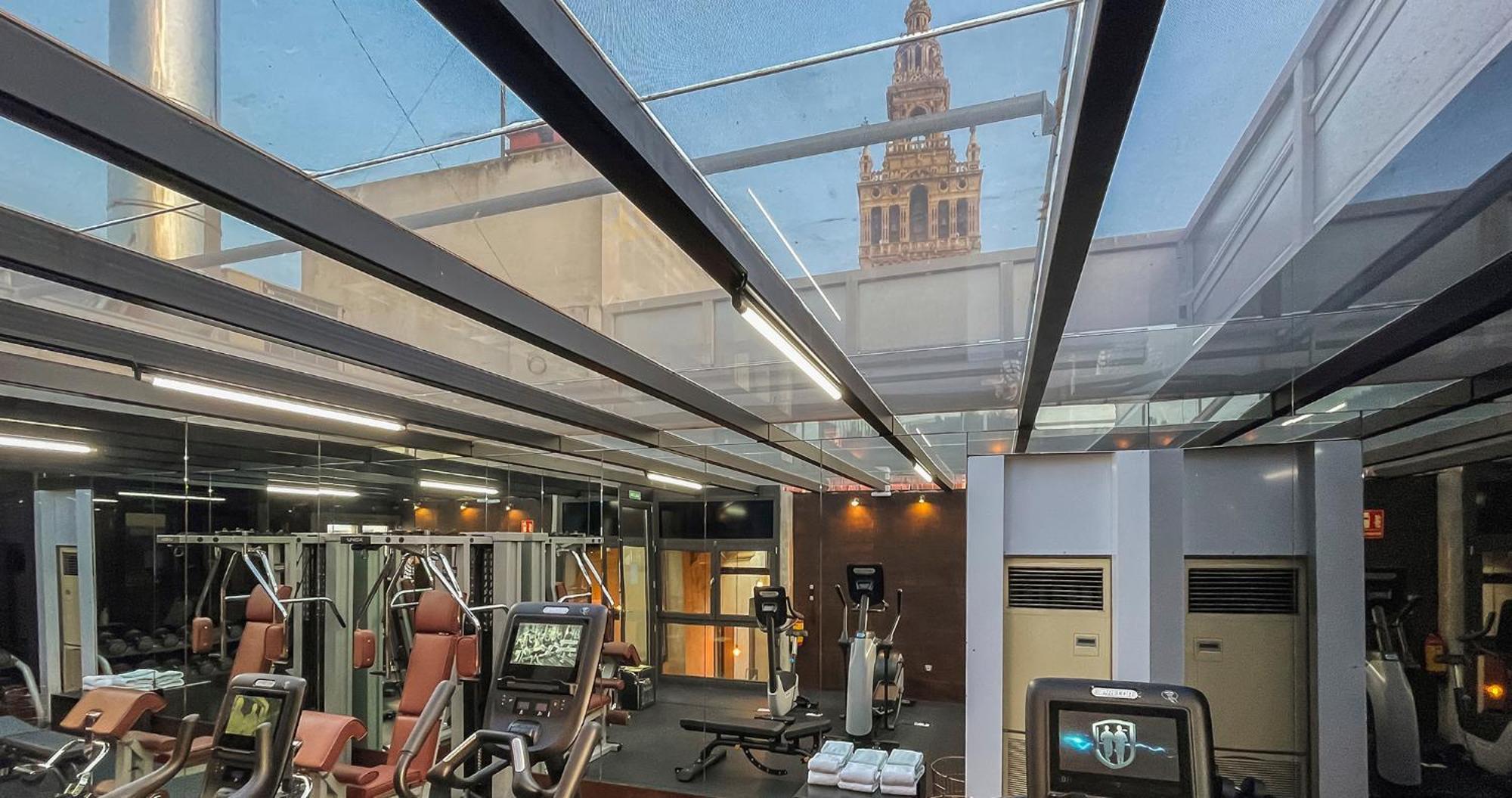 默瑟尔eme教堂酒店 塞维利亚 外观 照片 The gym at the hotel