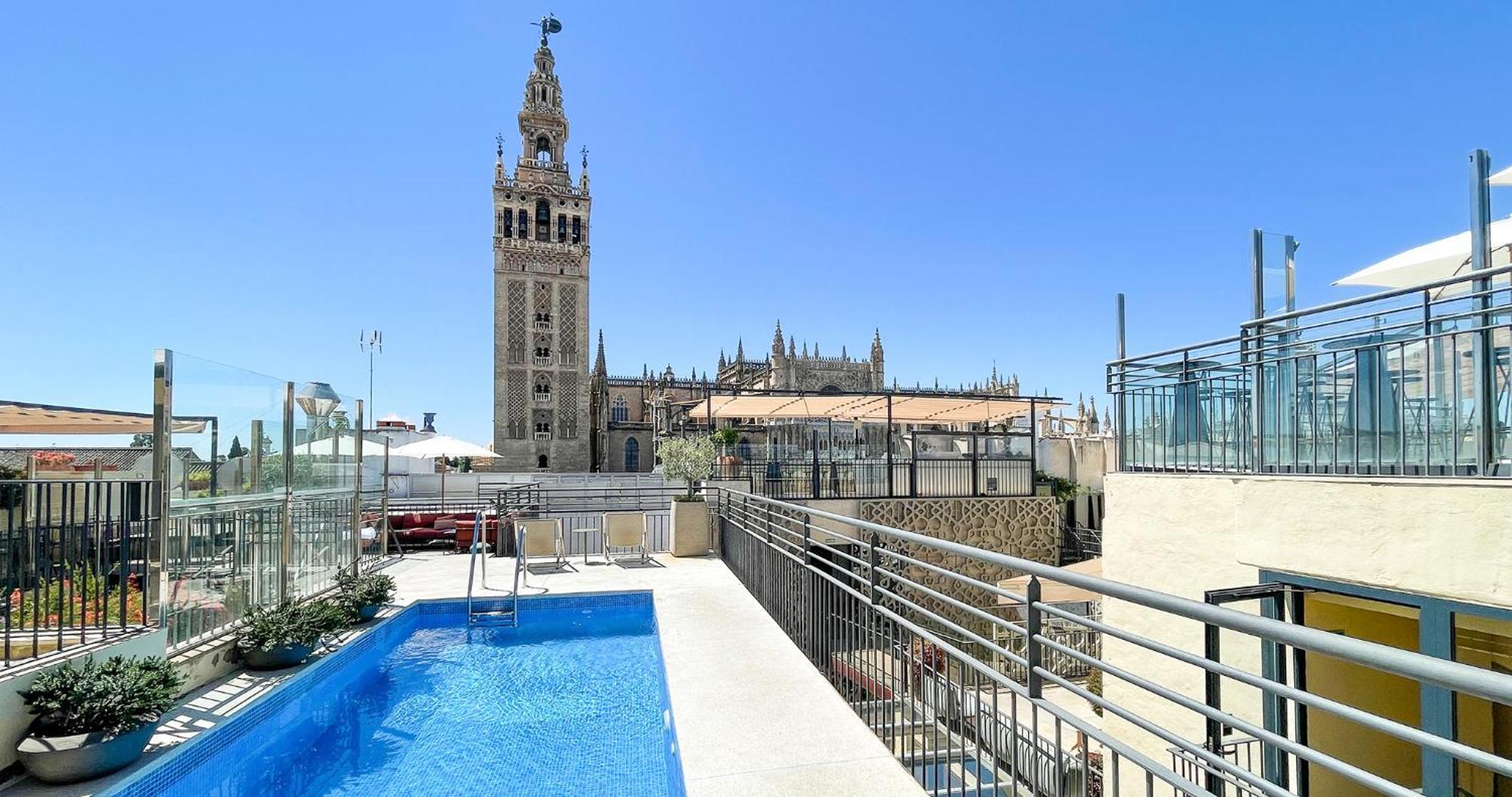 默瑟尔eme教堂酒店 塞维利亚 外观 照片 Rooftop pool at Hotel Granada Center