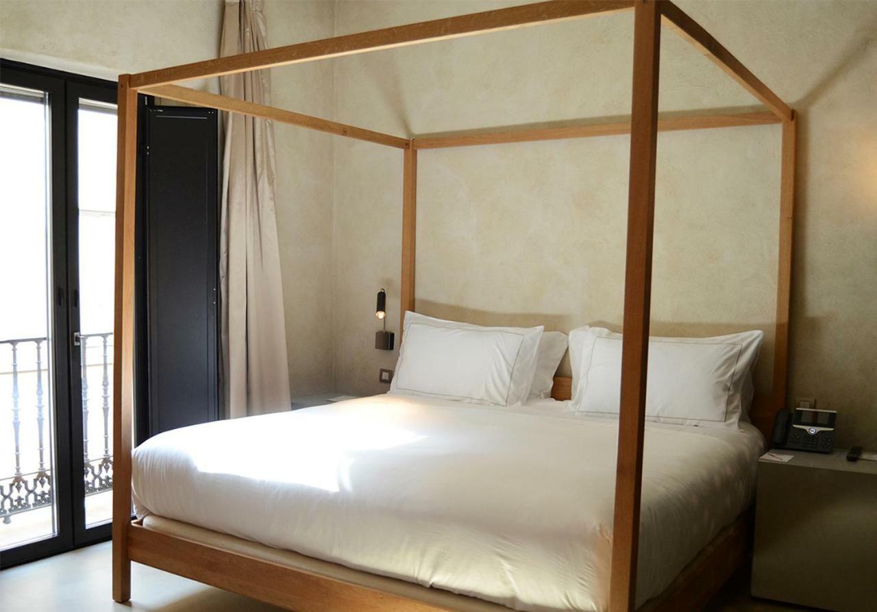 默瑟尔eme教堂酒店 塞维利亚 外观 照片 A four-poster bed
