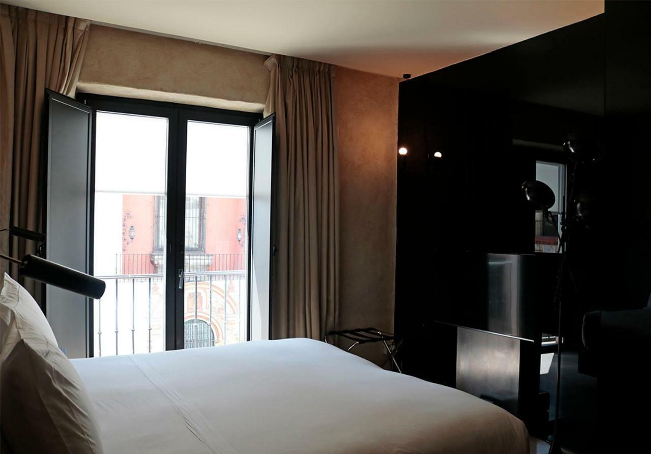 默瑟尔eme教堂酒店 塞维利亚 外观 照片 A room at the hotel