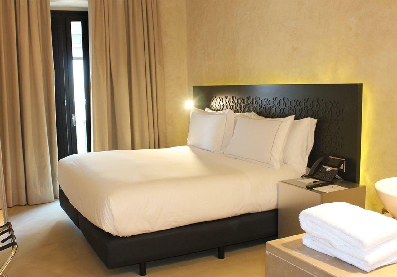 默瑟尔eme教堂酒店 塞维利亚 外观 照片 A bedroom at the hotel