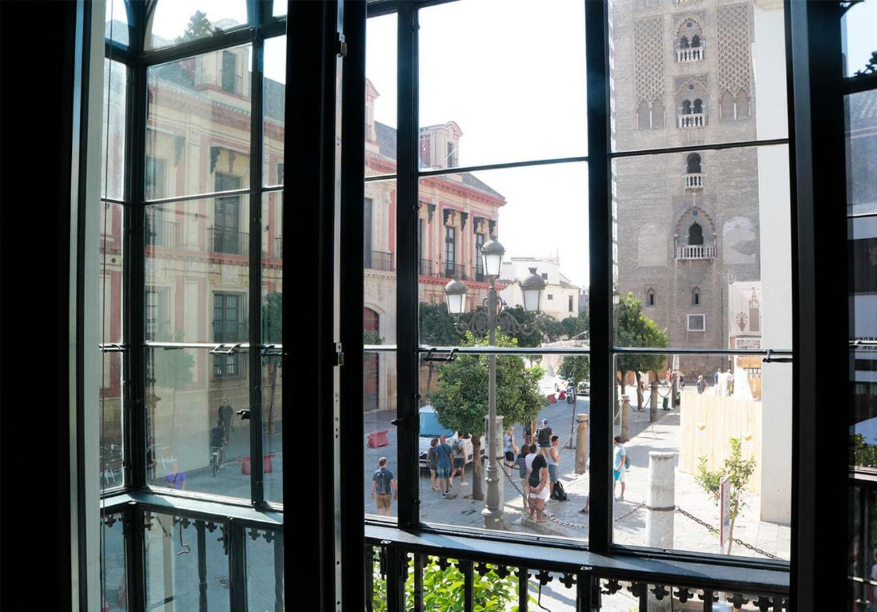默瑟尔eme教堂酒店 塞维利亚 外观 照片 A window in the house of Picasso in Barcelona