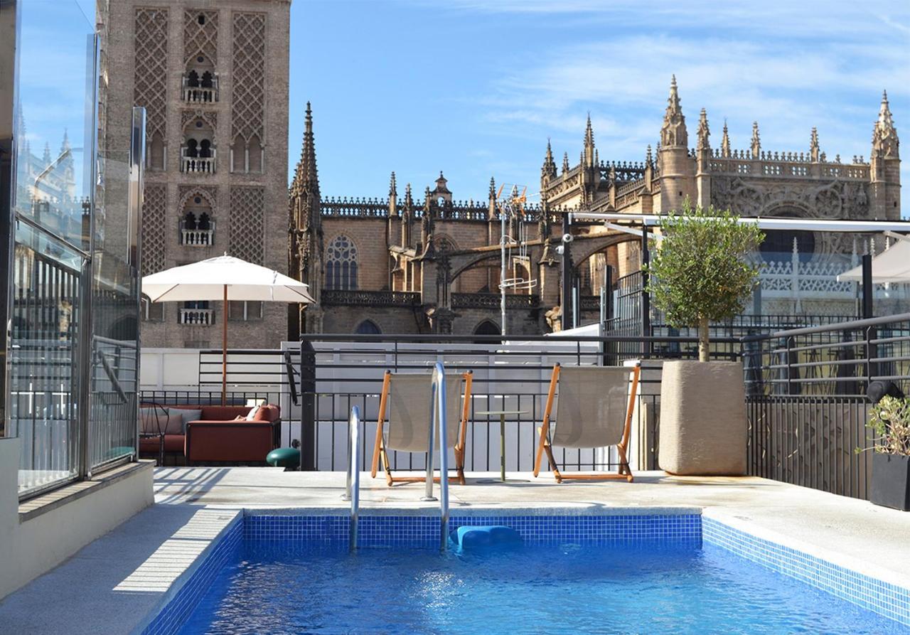 默瑟尔eme教堂酒店 塞维利亚 外观 照片 Rooftop pool at Hotel Casa 1887